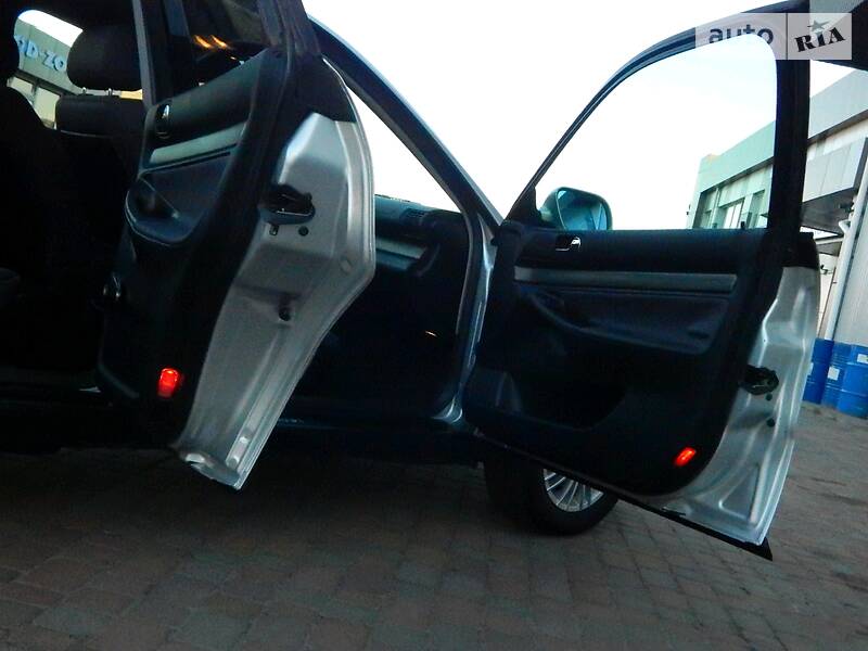 Седан Audi A4 2000 в Сарнах