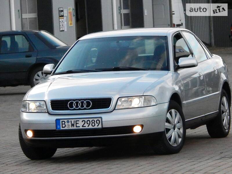 Седан Audi A4 2000 в Сарнах