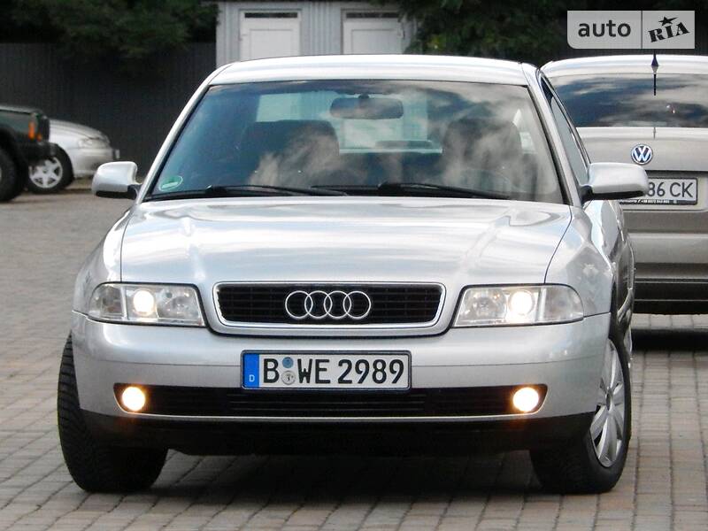 Седан Audi A4 2000 в Сарнах