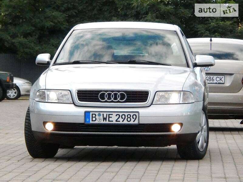 Седан Audi A4 2000 в Сарнах