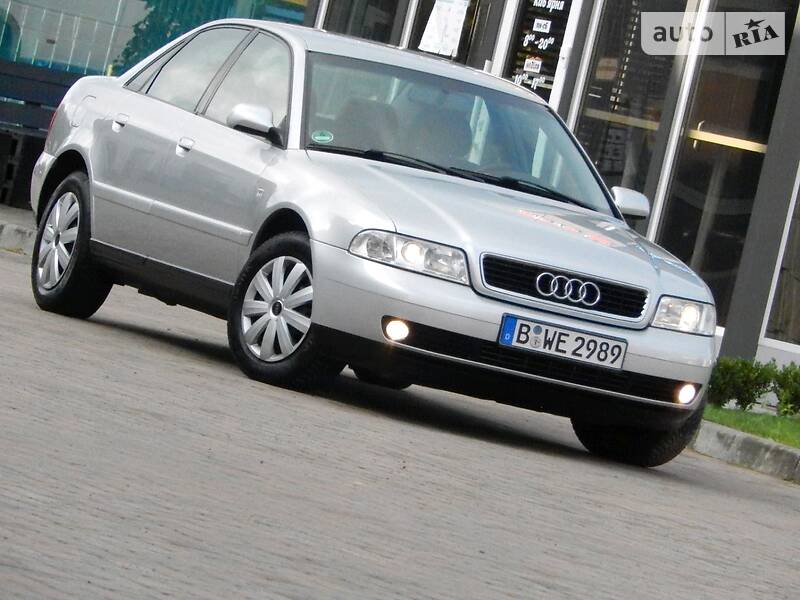 Седан Audi A4 2000 в Сарнах