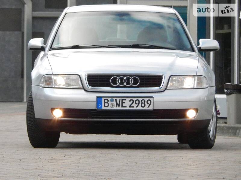 Седан Audi A4 2000 в Сарнах