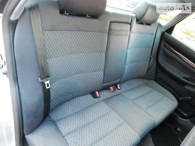 Седан Audi A4 2000 в Сарнах