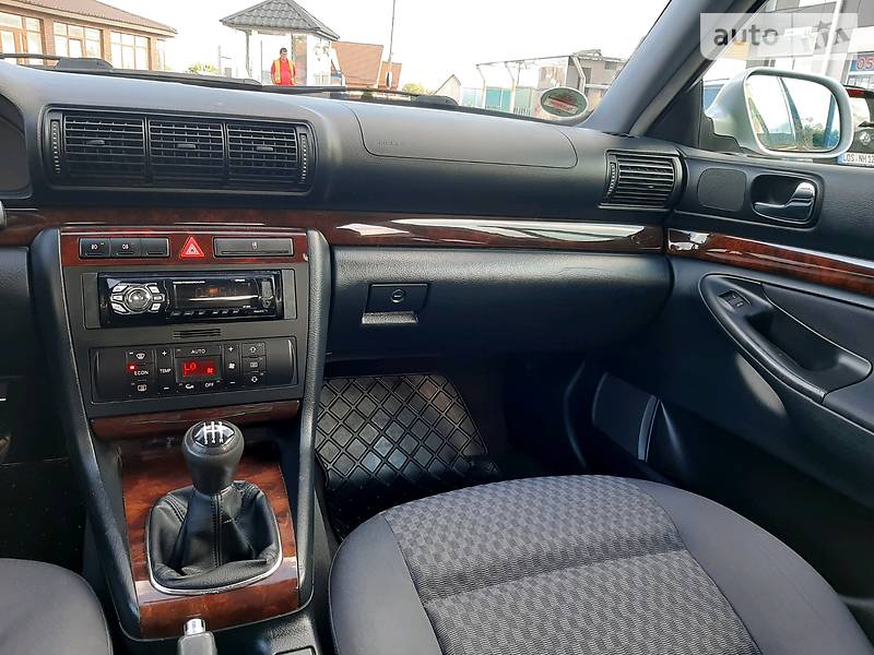 Седан Audi A4 2000 в Сарнах