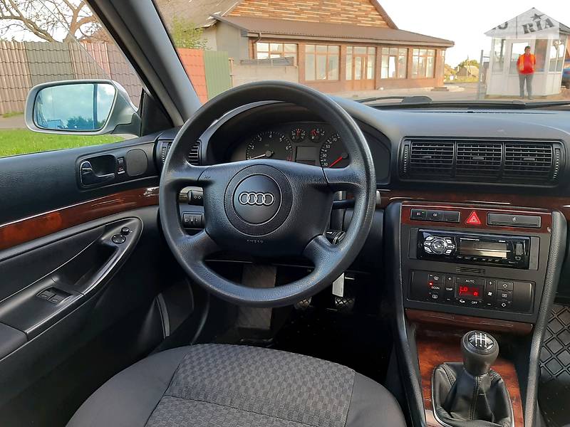 Седан Audi A4 2000 в Сарнах