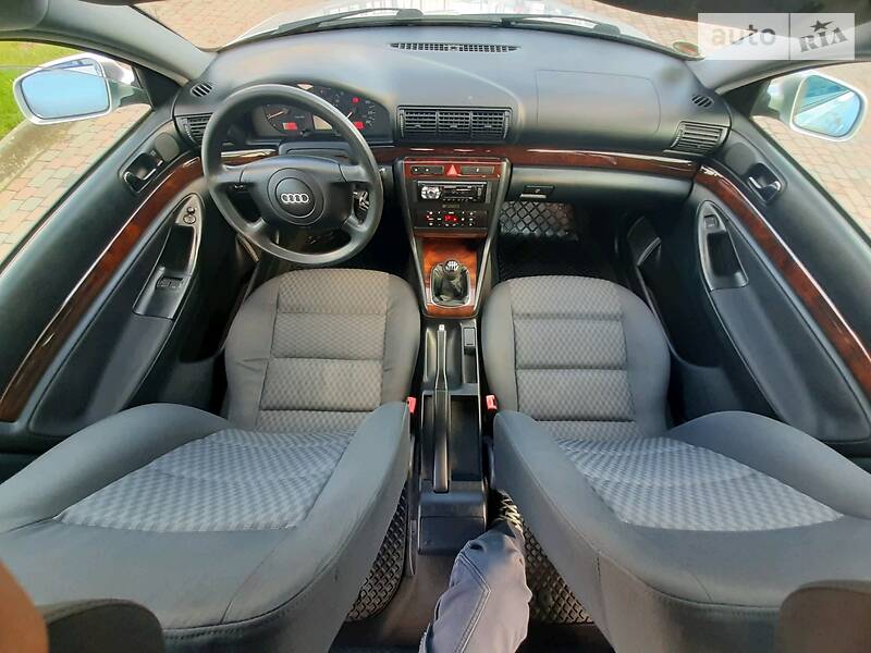 Седан Audi A4 2000 в Сарнах