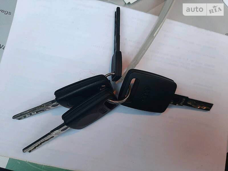 Седан Audi A4 2000 в Сарнах