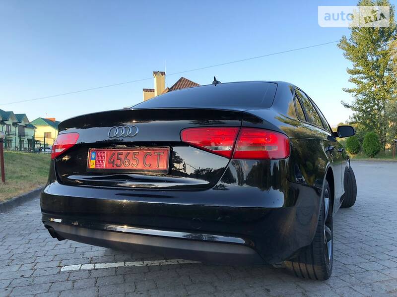Седан Audi A4 2013 в Стрию