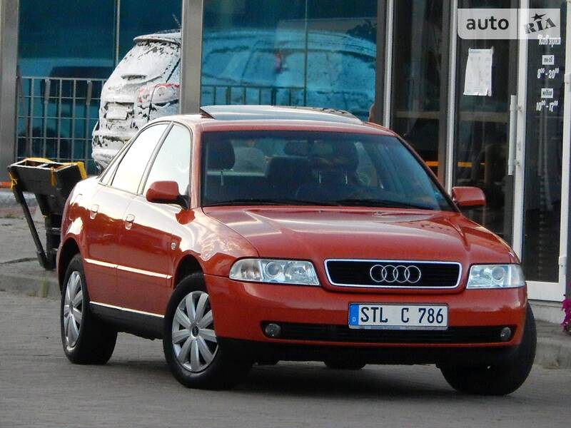 Седан Audi A4 2000 в Сарнах