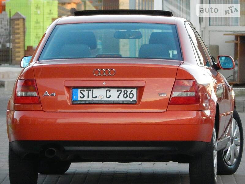 Седан Audi A4 2000 в Сарнах