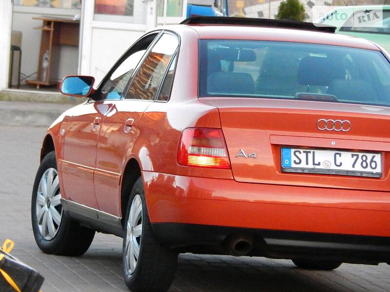 Седан Audi A4 2000 в Сарнах