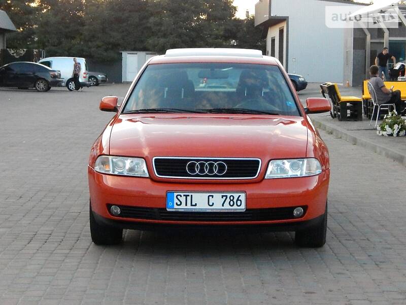 Седан Audi A4 2000 в Сарнах