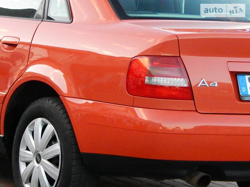 Седан Audi A4 2000 в Сарнах