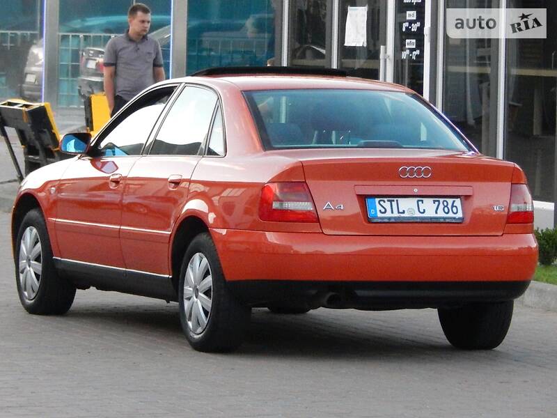 Седан Audi A4 2000 в Сарнах
