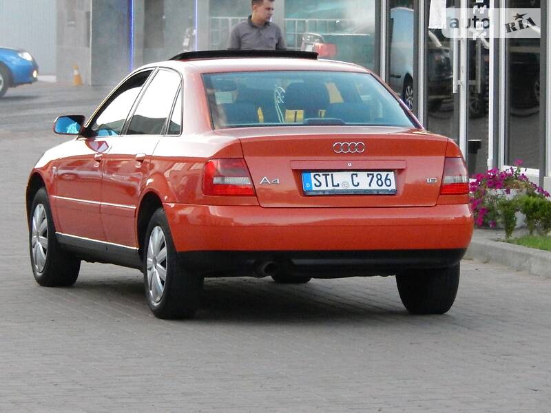 Седан Audi A4 2000 в Сарнах