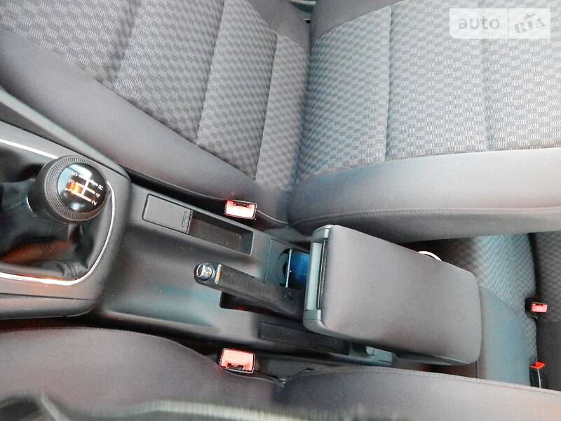 Седан Audi A4 2000 в Сарнах