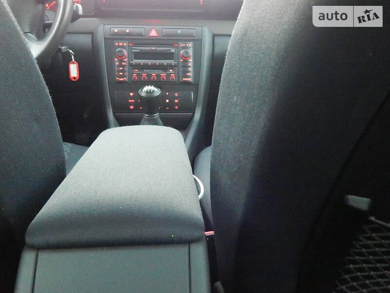 Седан Audi A4 2000 в Сарнах