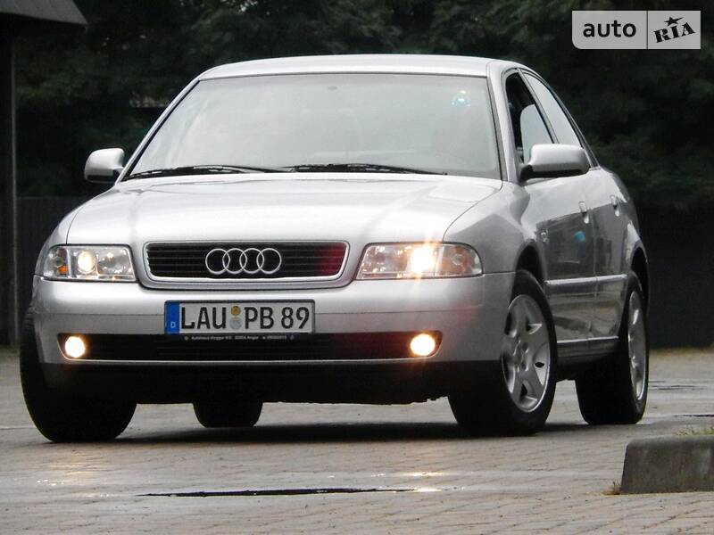 Седан Audi A4 2000 в Сарнах