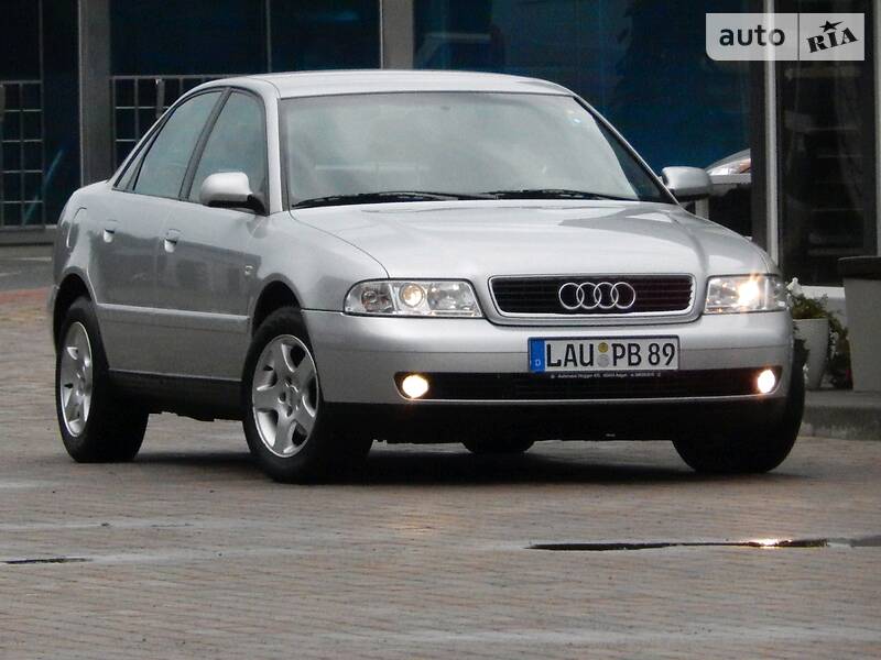 Седан Audi A4 2000 в Сарнах
