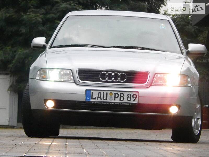 Седан Audi A4 2000 в Сарнах