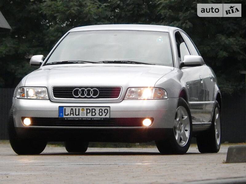 Седан Audi A4 2000 в Сарнах
