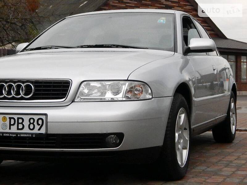 Седан Audi A4 2000 в Сарнах