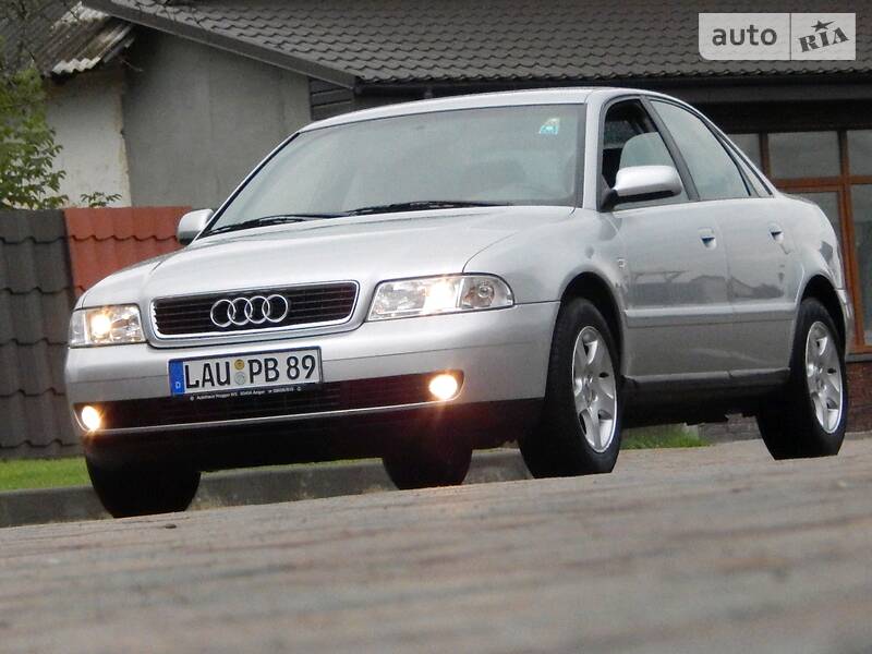 Седан Audi A4 2000 в Сарнах