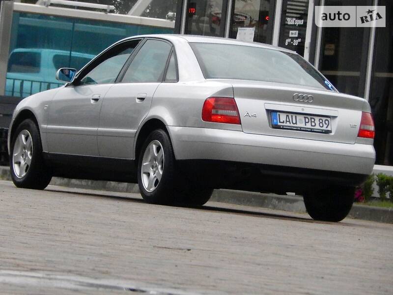 Седан Audi A4 2000 в Сарнах