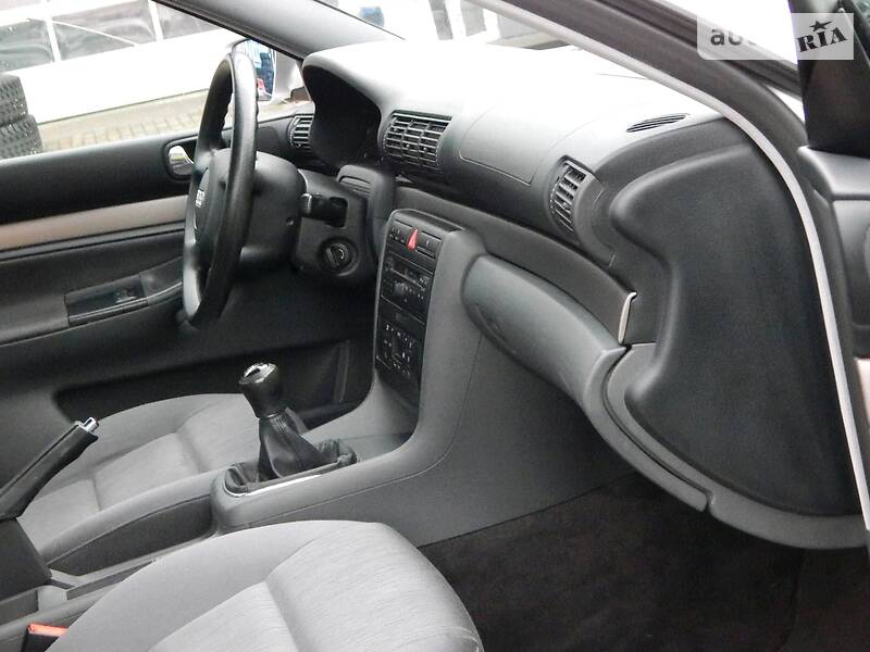 Седан Audi A4 2000 в Сарнах