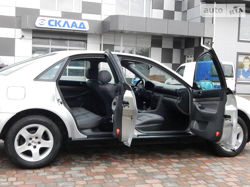 Седан Audi A4 2000 в Сарнах