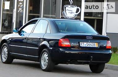 Седан Audi A4 2000 в Сарнах