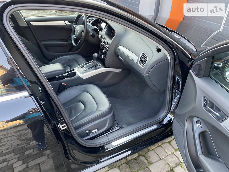 Седан Audi A4 2012 в Киеве