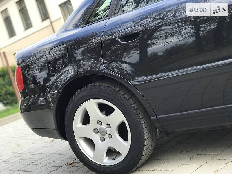 Седан Audi A4 2000 в Стрые
