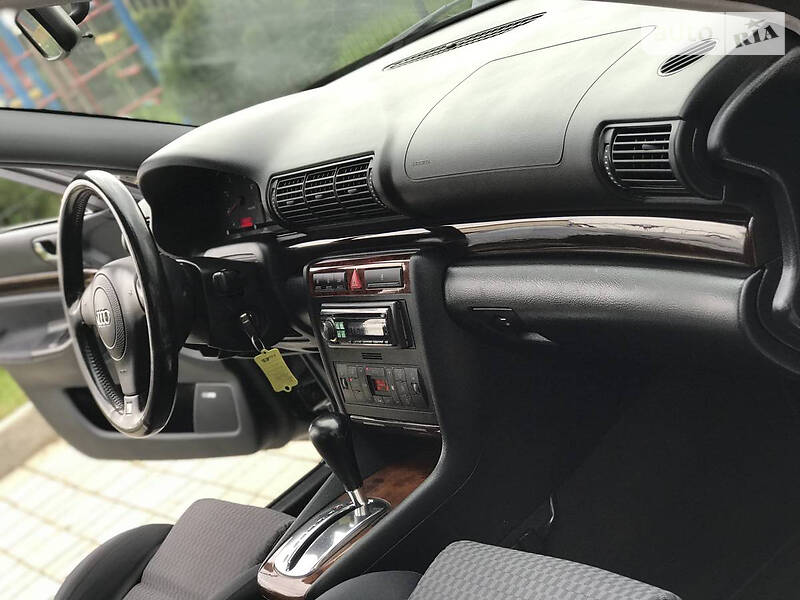 Седан Audi A4 2000 в Стрые