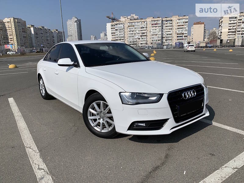 Седан Audi A4 2014 в Киеве