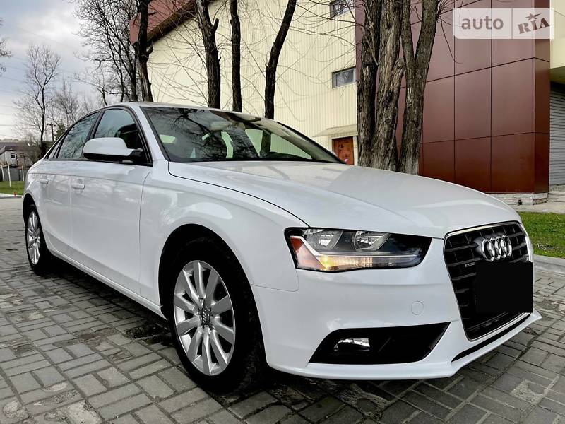 Седан Audi A4 2012 в Днепре