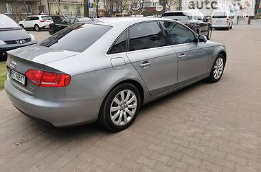 Седан Audi A4 2010 в Луцке