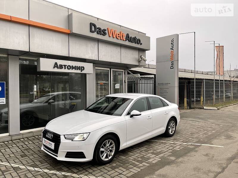 Седан Audi A4 2016 в Киеве