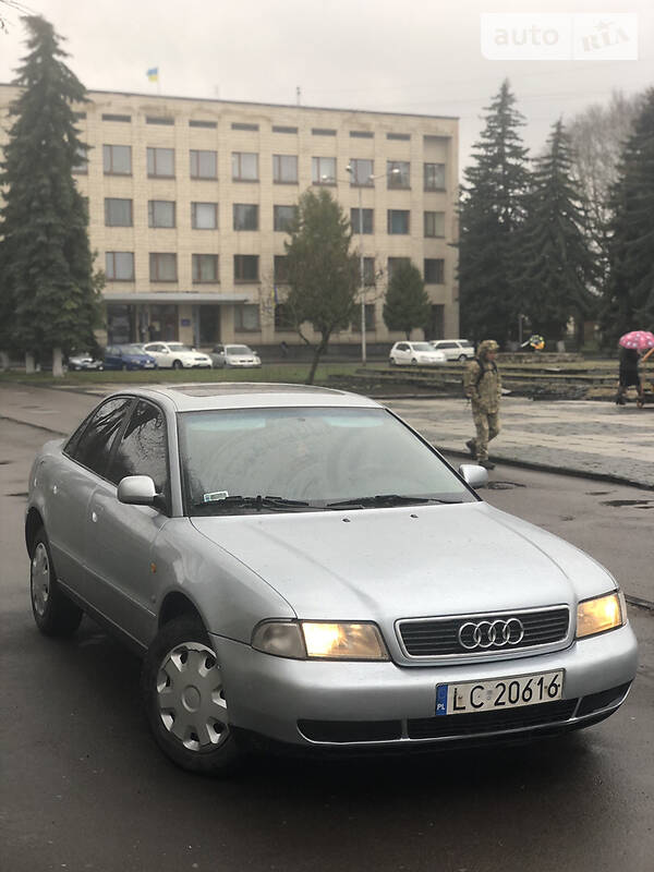 Седан Audi A4 1997 в Костополе