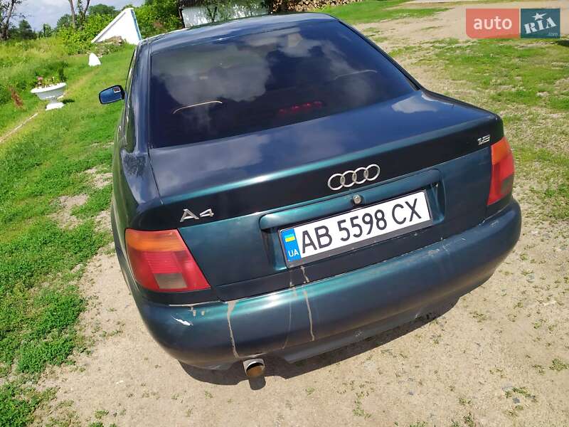 Седан Audi A4 1996 в Теплике