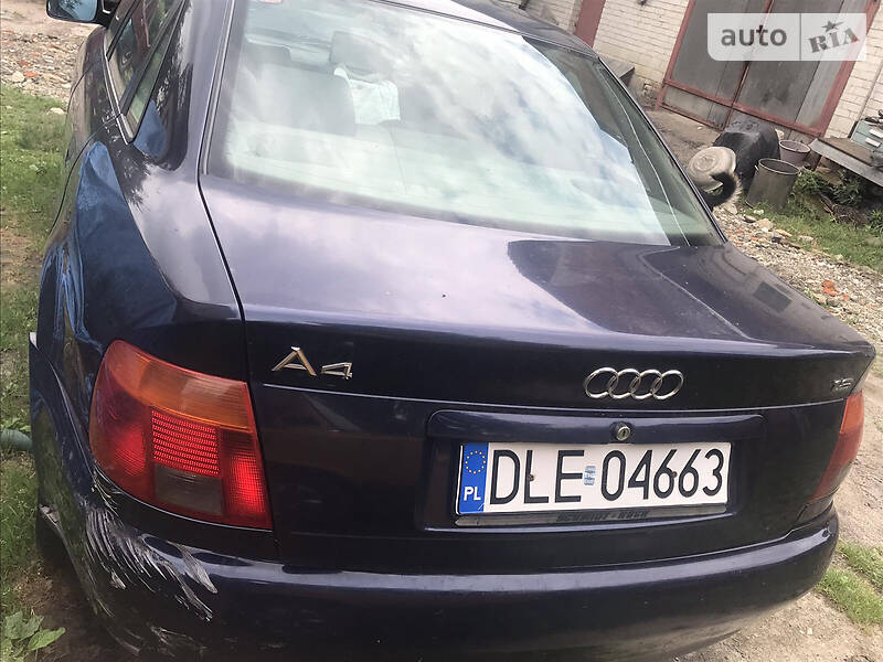 Седан Audi A4 1995 в Львові