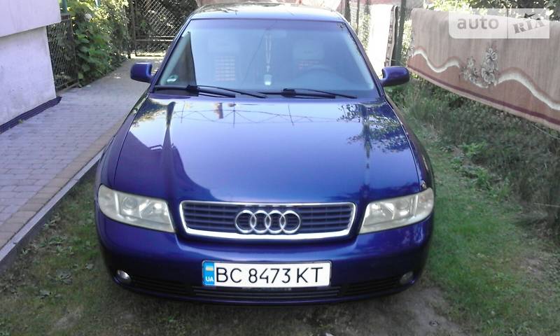 Седан Audi A4 2000 в Городке