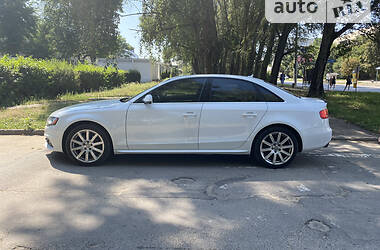 Седан Audi A4 2011 в Черновцах