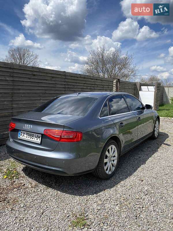 Седан Audi A4 2012 в Харькове