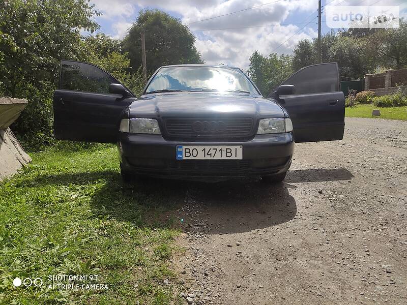 Седан Audi A4 1995 в Чорткове