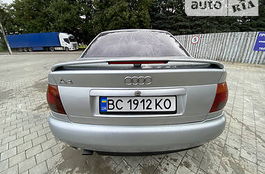 Седан Audi A4 1996 в Львове