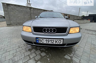 Седан Audi A4 1996 в Львове