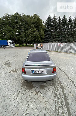 Седан Audi A4 1996 в Львове