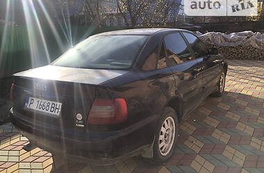 Универсал Audi A4 1998 в Тячеве