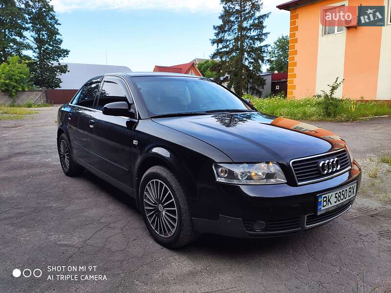 Седан Audi A4 2001 в Сарнах
